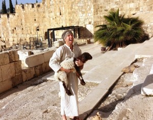 פותרים חידה ועולים לרגל בגן הארכיאולוגי הרובע היהודי ירושלים - צילום אביעד יקותיאלי